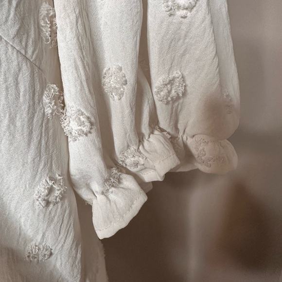 $5 Friday Elegant White Textured Women's Top - Picture 3 of 5